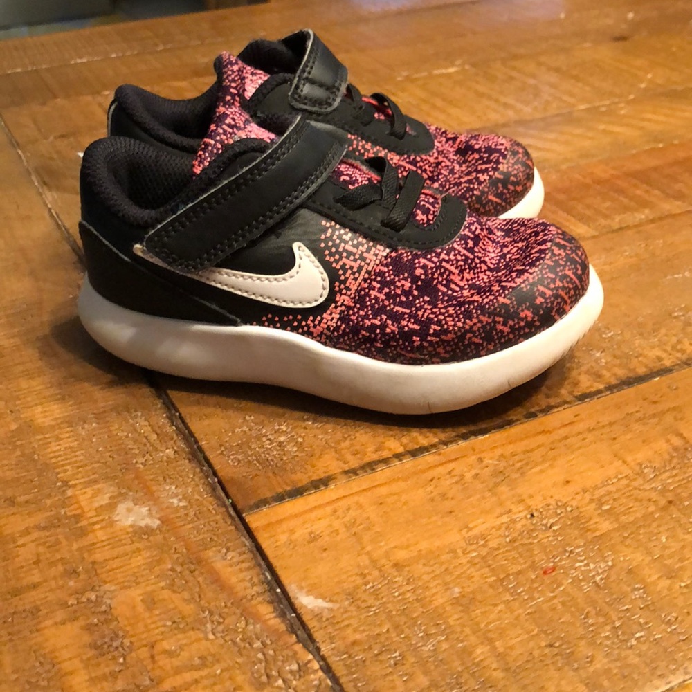 Toddler girls Nike shoes